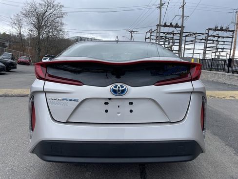Used 2017 Toyota Prius Prime Premium image 4