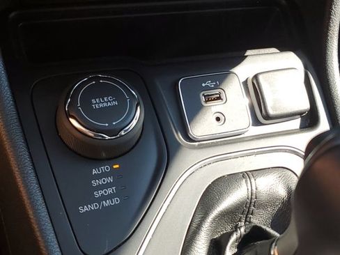 Used 2019 Jeep Cherokee High Altitude AWD/4WD image 30