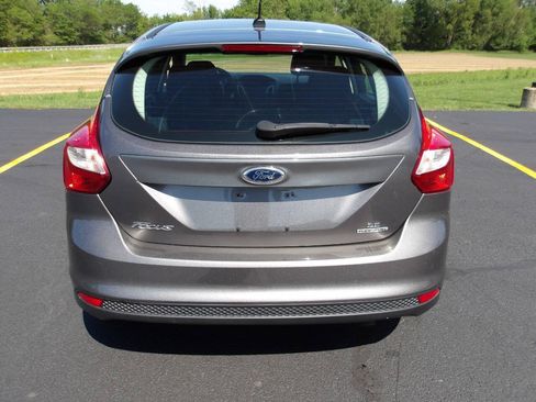 Used 2014 Ford Focus SE w/ SE Winter Package FWD image 4