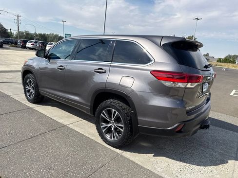 Used 2018 Toyota Highlander Plus AWD/4WD image 9