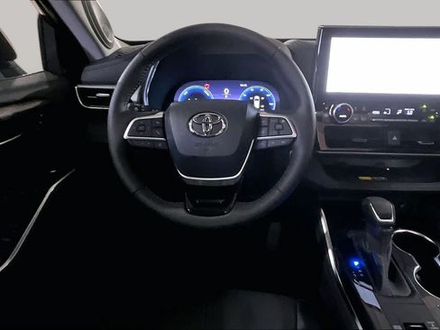 Used 2026 Toyota Highlander Platinum AWD/4WD image 5