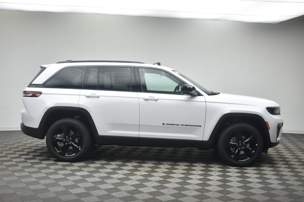 New 2027 Jeep Grand Cherokee Limited AWD/4WD image 6
