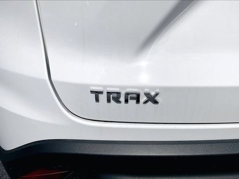 Used 2025 Chevrolet Trax LT FWD image 23