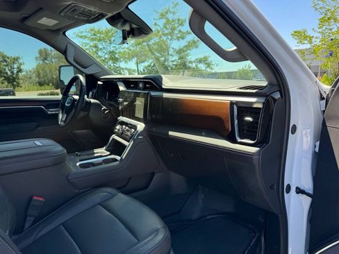 Used 2025 GMC Sierra 3500 Denali w/ Denali Reserve Package AWD/4WD image 17