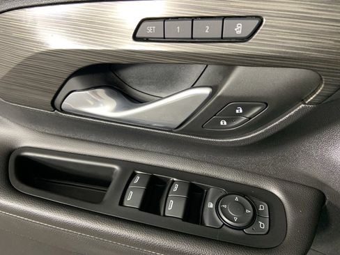 Used 2022 GMC Terrain SLT image 21