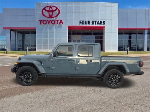 Used 2024 Jeep Gladiator Sport image 1