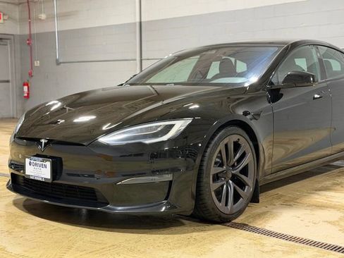 Used 2021 Tesla Model S Plaid image 3