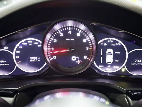 Used 2022 Porsche Cayenne Platinum Edition image 16