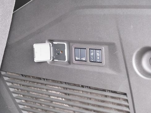 Used 2025 Chevrolet Tahoe Premier w/ Sun And Tow Package image 28