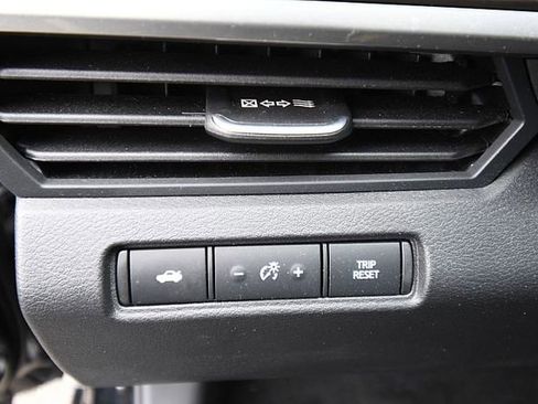 Used 2025 Nissan Altima 2.5 SV FWD image 10