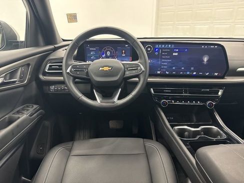 Used 2026 Chevrolet Traverse LT image 22