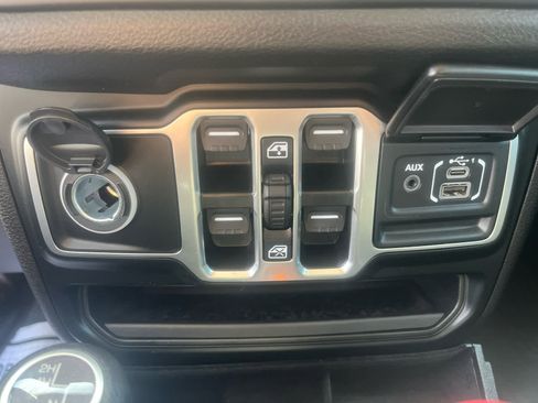 Used 2024 Jeep Gladiator Sport image 21