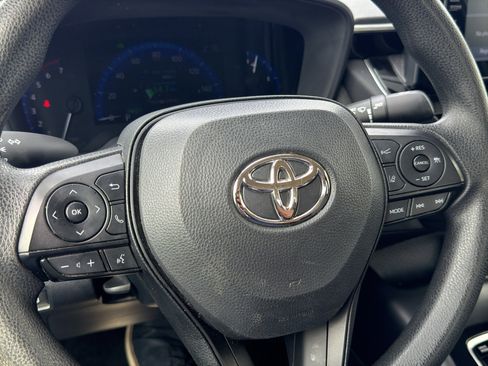 Used 2022 Toyota Corolla LE image 29