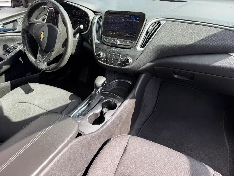 Used 2022 Chevrolet Malibu LT FWD image 17