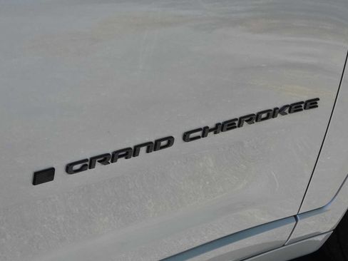 Used 2023 Jeep Grand Cherokee L Summit AWD/4WD image 11