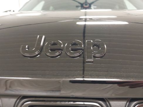 New 2025 Jeep Grand Cherokee Altitude image 31