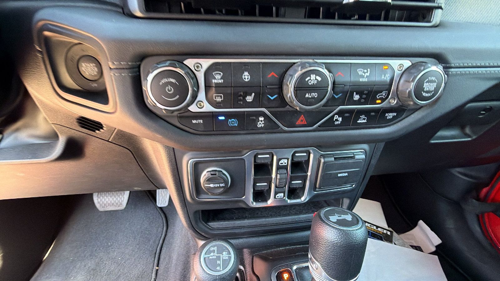Used 2025 Jeep Wrangler Unlimited Sahara w/ Safety Group AWD/4WD image 32