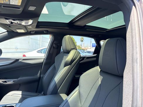 Used 2024 BMW 330i xDrive 330i xDrive Sedan AWD w/ Premium Package image 19