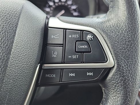 Used 2021 Toyota Sienna XLE image 19