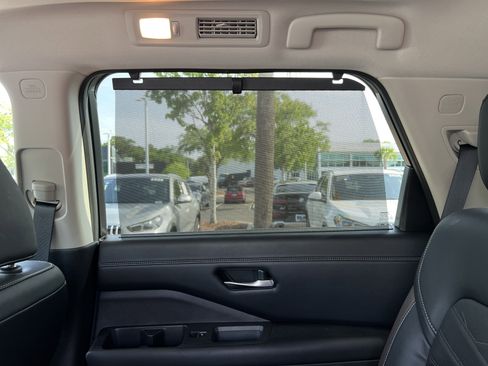 Used 2023 Nissan Pathfinder Platinum FWD image 43