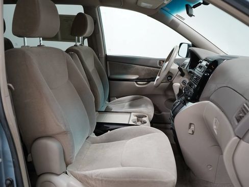 Used 2004 Toyota Sienna LE w/ LE Pkg 1 FWD image 29