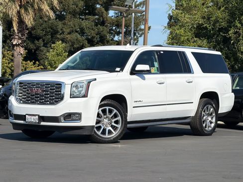Used 2020 GMC Yukon XL Denali RWD image 2