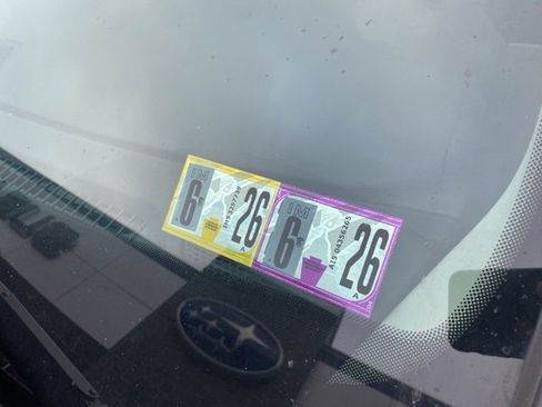 Used 2023 Chrysler Pacifica Touring-L image 5