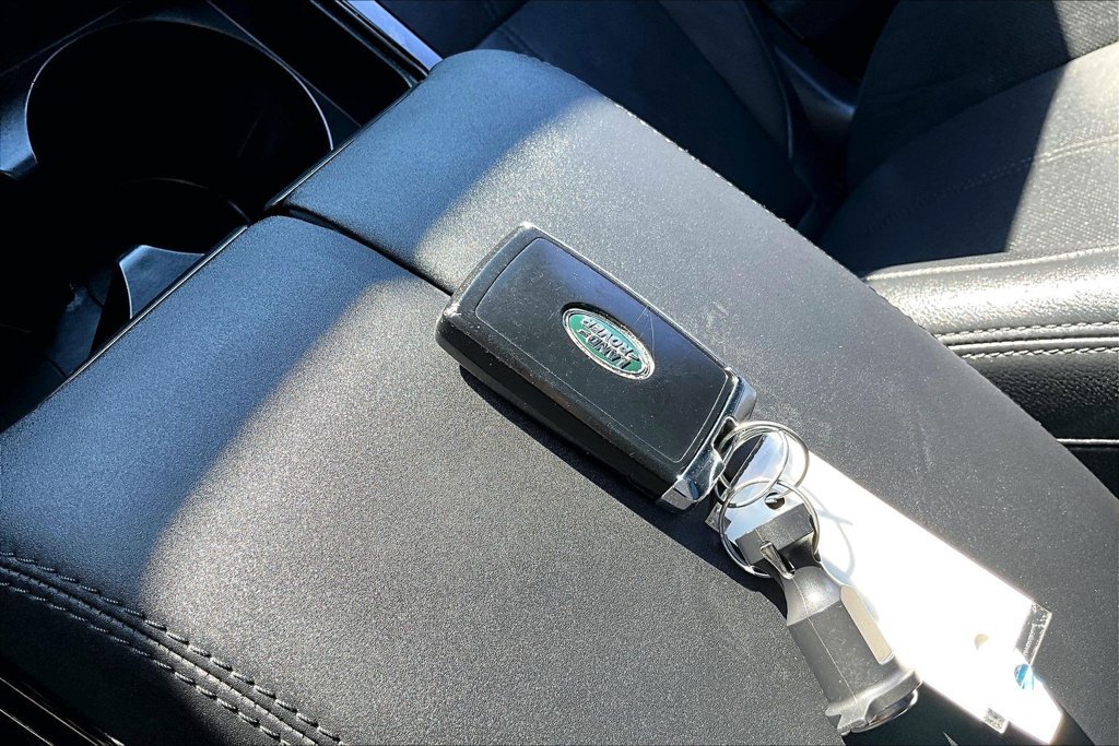 Used 2025 Land Rover Range Rover Velar Dynamic SE AWD/4WD image 14
