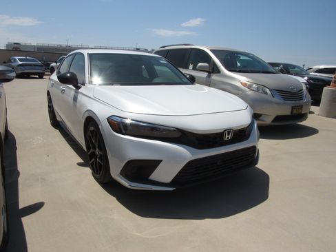 Used 2024 Honda Civic Sport image 2