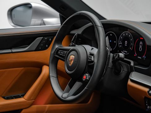 Used 2025 Porsche 911 Carrera image 61