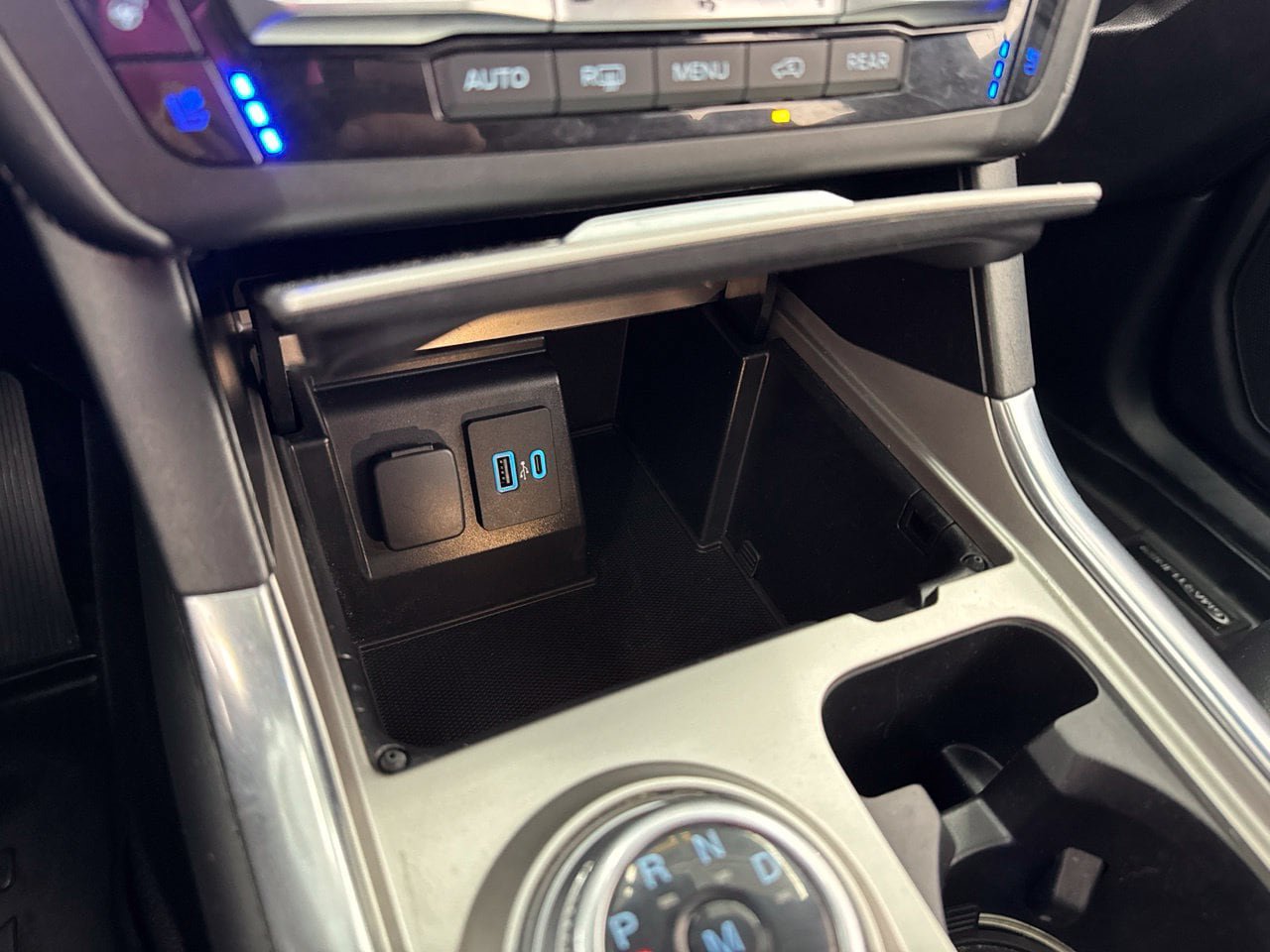 Used 2020 Ford Explorer Platinum w/ Premium Technology Package AWD/4WD image 30