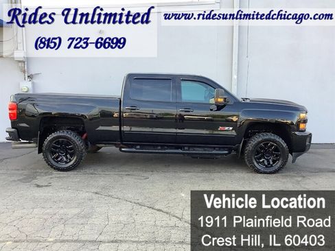 Used 2017 Chevrolet Silverado 2500 LT w/ Midnight Edition AWD/4WD image 9