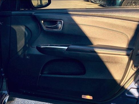 Used 2016 Toyota Avalon Limited image 23