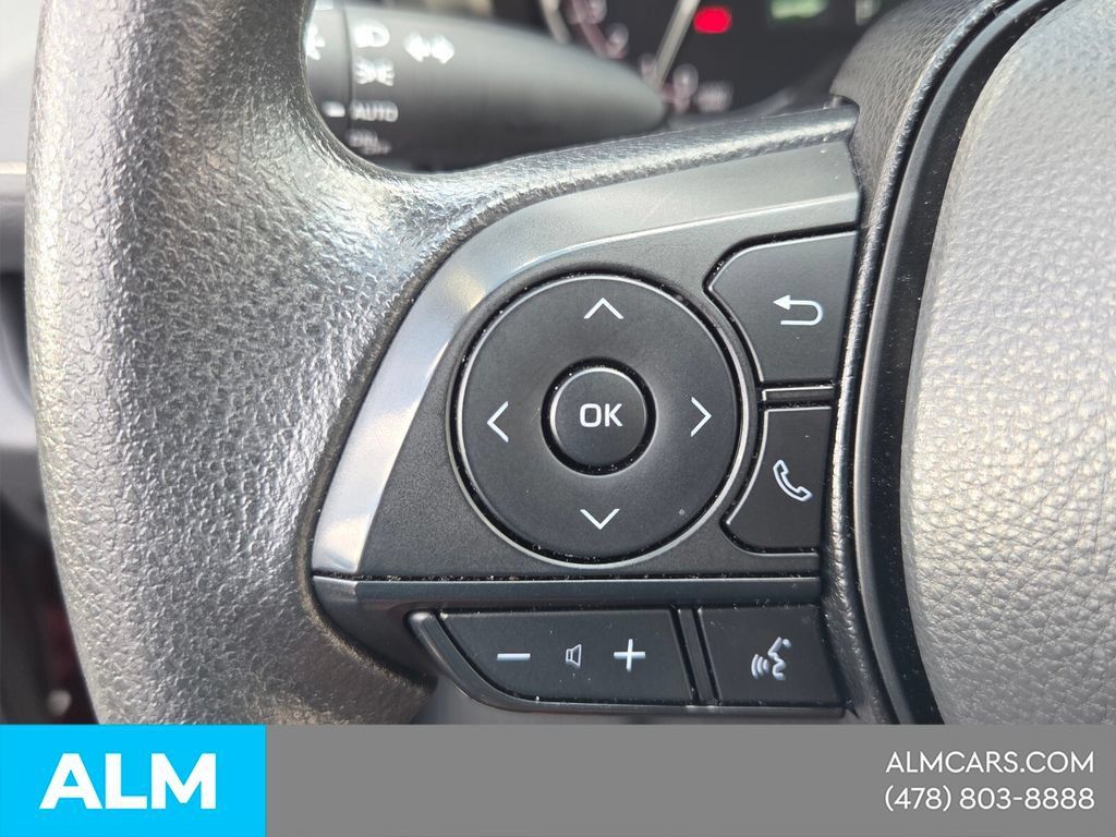Used 2025 Toyota RAV4 XLE w/ Convenience Package FWD image 28