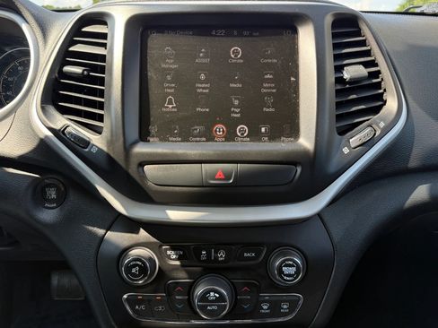 Used 2016 Jeep Cherokee Latitude w/ Comfort/Convenience Group AWD/4WD image 27