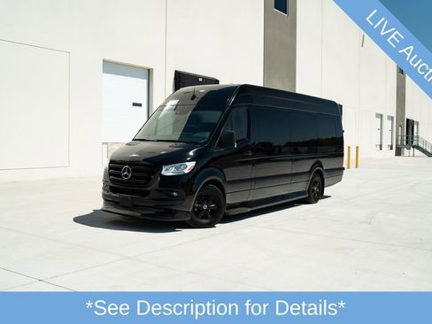 Used 2022 Mercedes-Benz Sprinter 2500 w/ Parking Package image 7