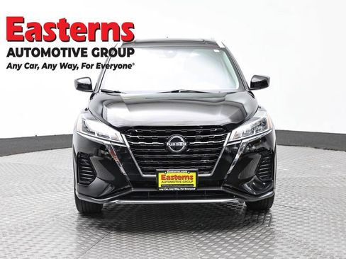 Used 2023 Nissan Kicks SV FWD image 2