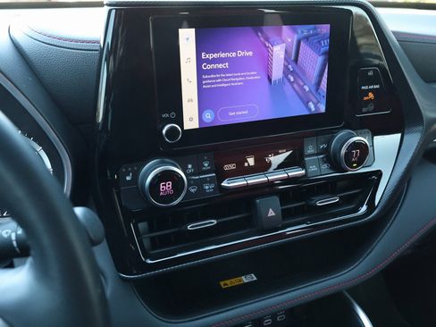 Used 2024 Toyota Highlander XSE image 20