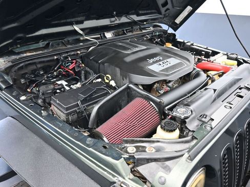 Used 2012 Jeep Wrangler Unlimited Sahara image 33