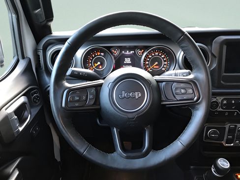 Used 2022 Jeep Gladiator Sport AWD/4WD image 16