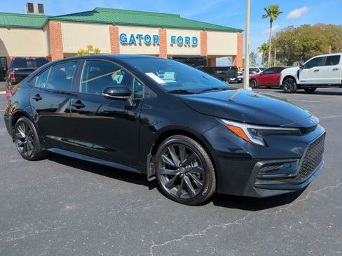 Used 2025 Toyota Corolla SE image 2