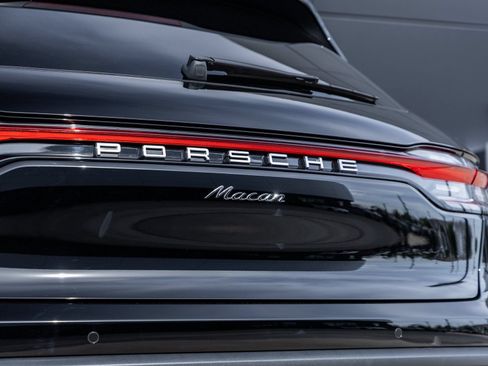 Certified 2026 Porsche Macan AWD/4WD image 15