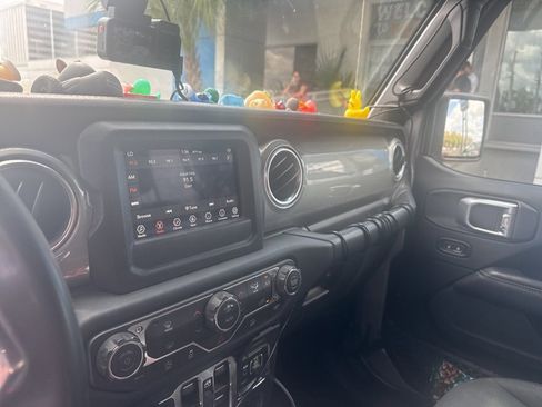 Used 2018 Jeep Wrangler Unlimited Sahara image 21