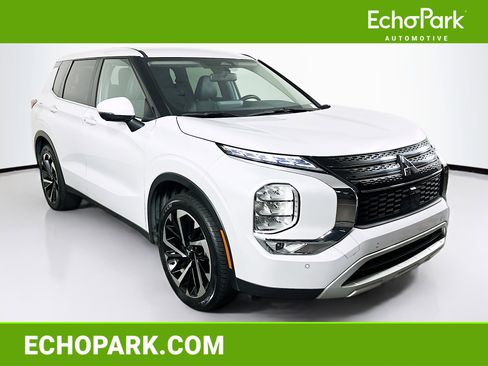 Used 2024 Mitsubishi Outlander SE image 1