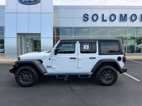 Used 2024 Jeep Wrangler Unlimited Sport AWD/4WD image 9