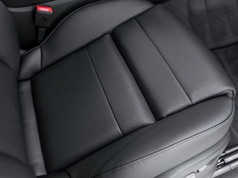 Certified 2025 Porsche Cayenne image 38