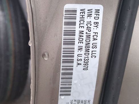 Used 2021 Jeep Cherokee Limited image 35