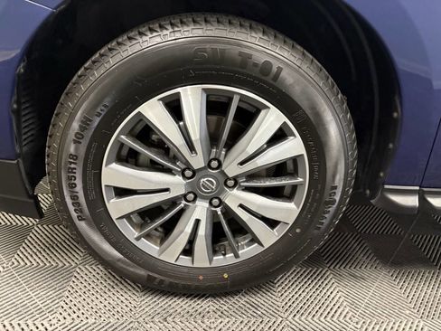 Used 2020 Nissan Pathfinder SV image 14