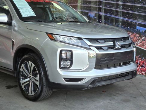 Used 2024 Mitsubishi Outlander Sport SE image 2