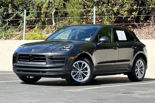 Used 2023 Porsche Macan AWD/4WD image 1
